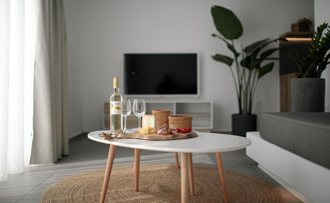 Seanfinity Beachfront Suites 미크리 비글라 외부 사진