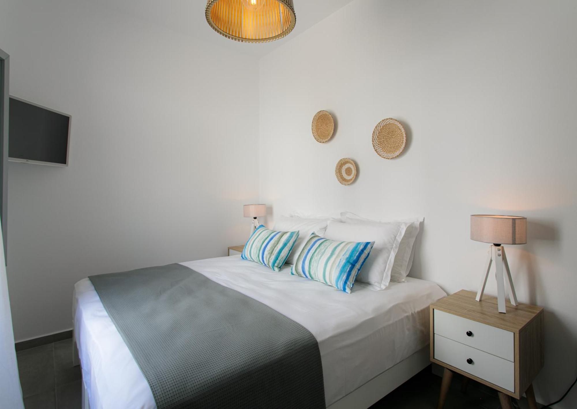 Seanfinity Beachfront Suites 미크리 비글라 객실 사진