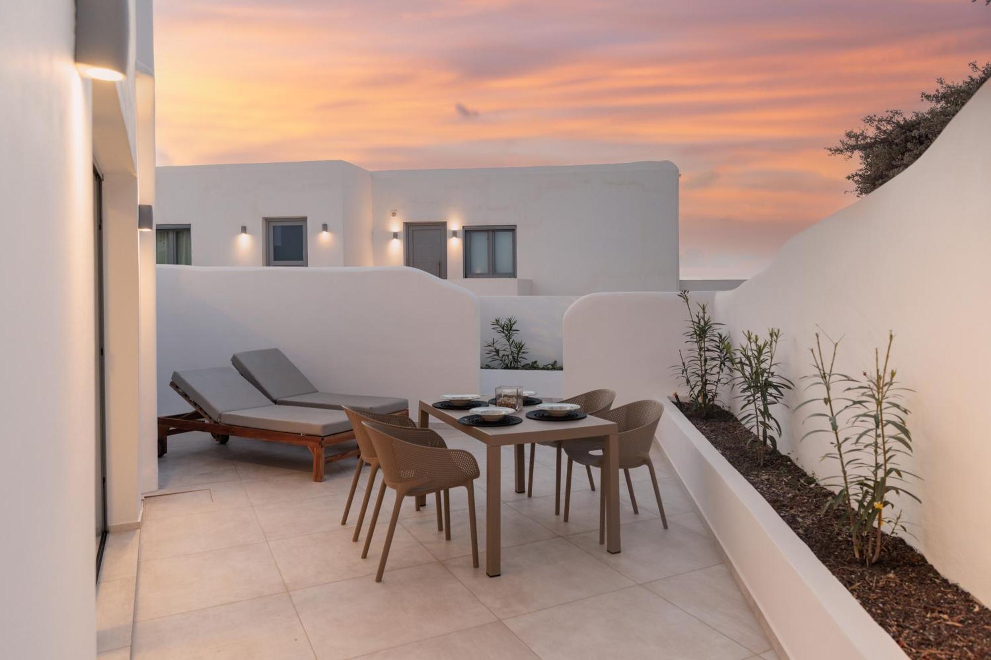 Seanfinity Beachfront Suites 미크리 비글라 객실 사진