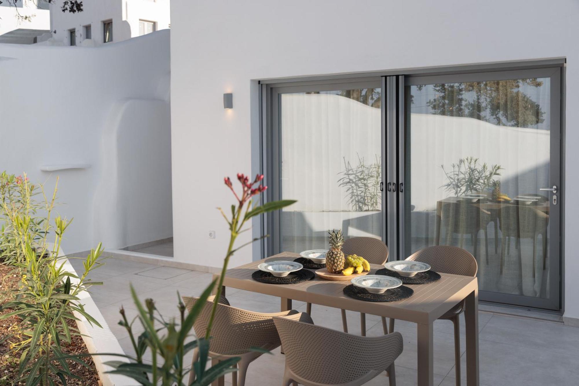Seanfinity Beachfront Suites 미크리 비글라 객실 사진