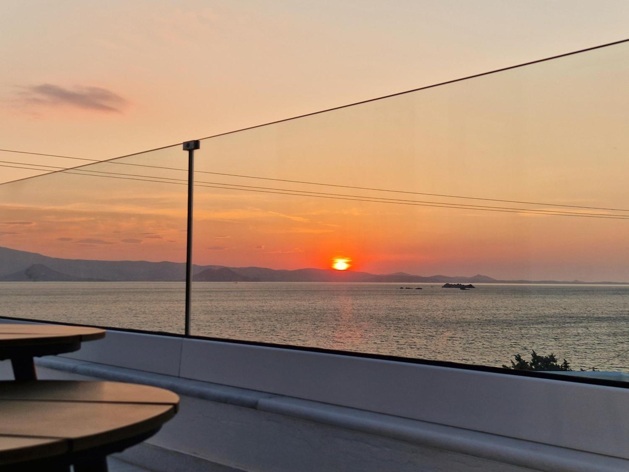 Seanfinity Beachfront Suites 미크리 비글라 객실 사진