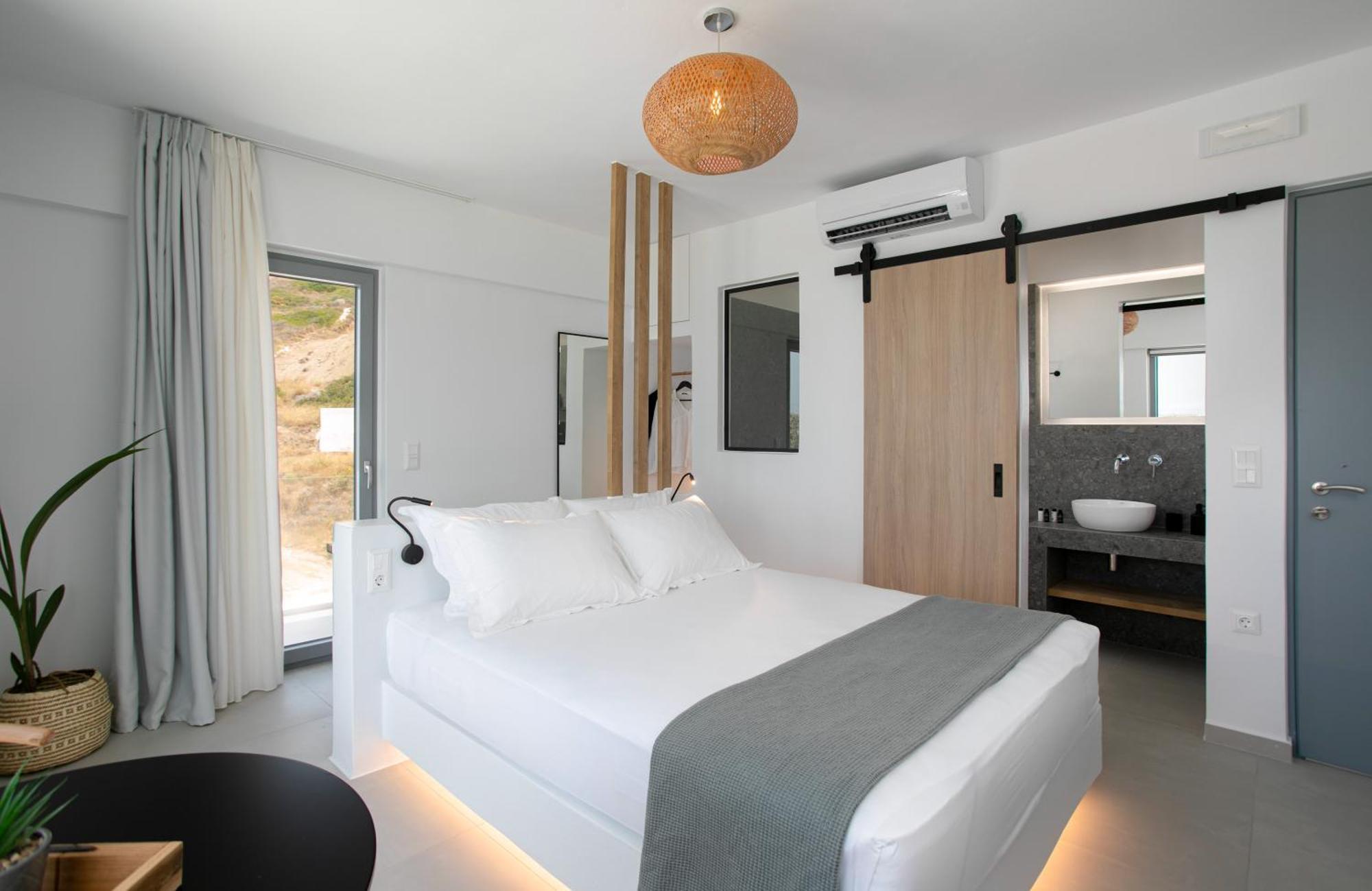 Seanfinity Beachfront Suites 미크리 비글라 객실 사진